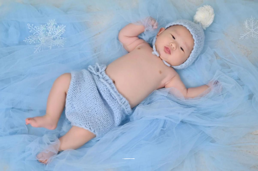 镇江宝宝睡迷糊了才肯吃奶